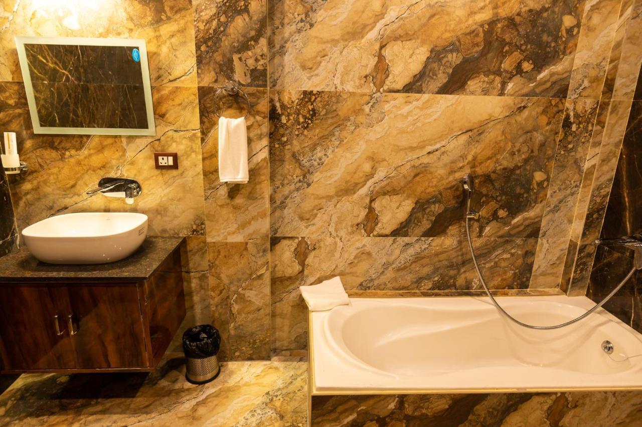 The Kaziranga Address Hotel Екстериор снимка