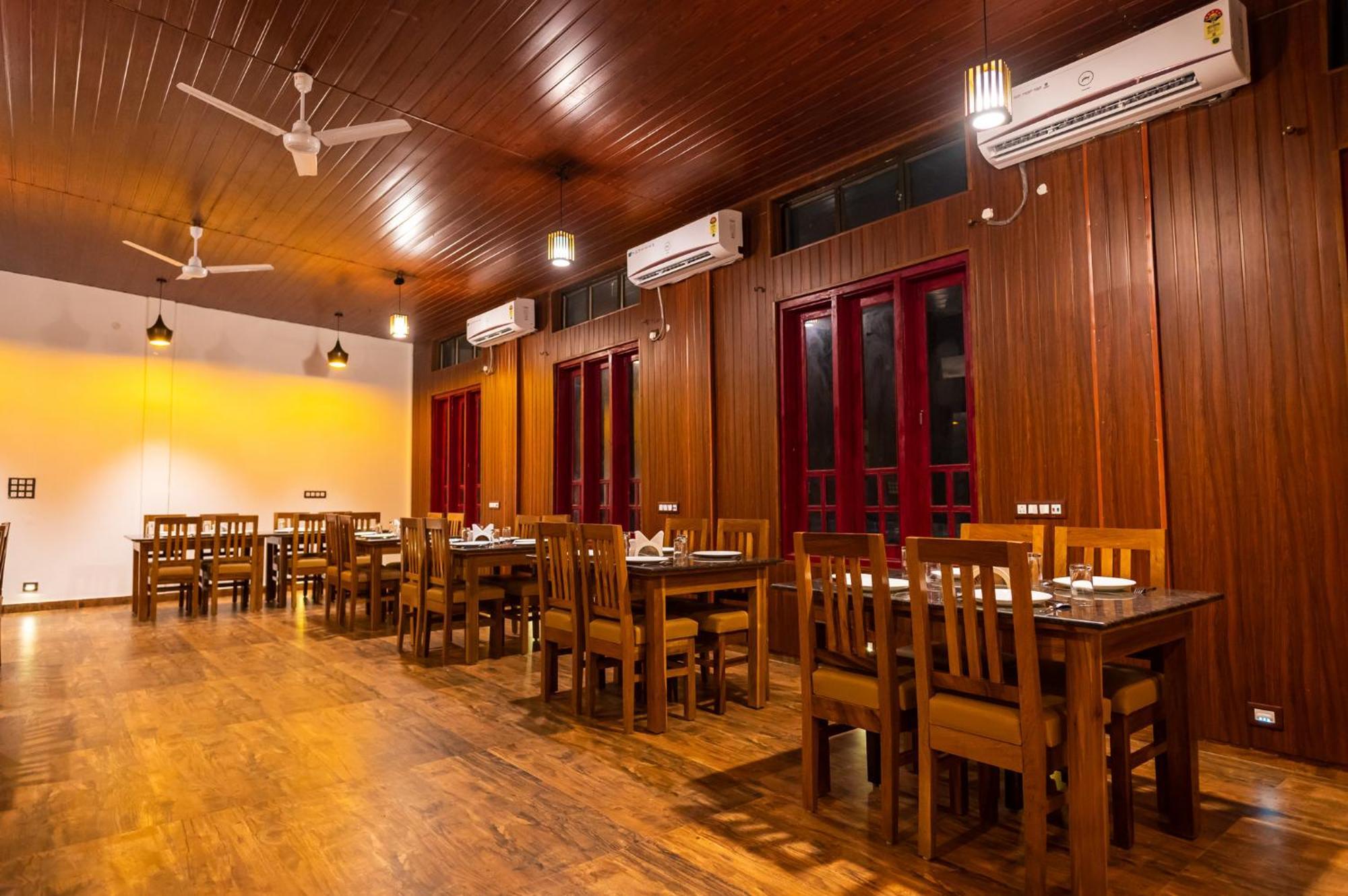 The Kaziranga Address Hotel Екстериор снимка