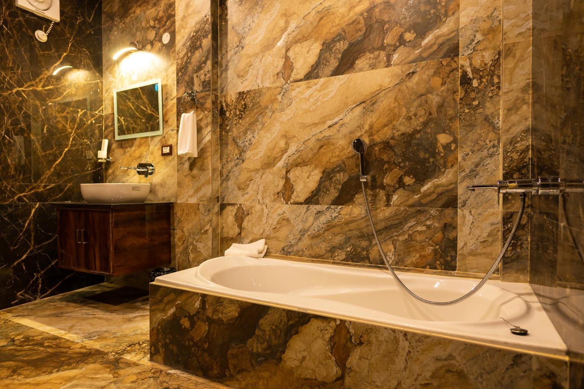The Kaziranga Address Hotel Екстериор снимка